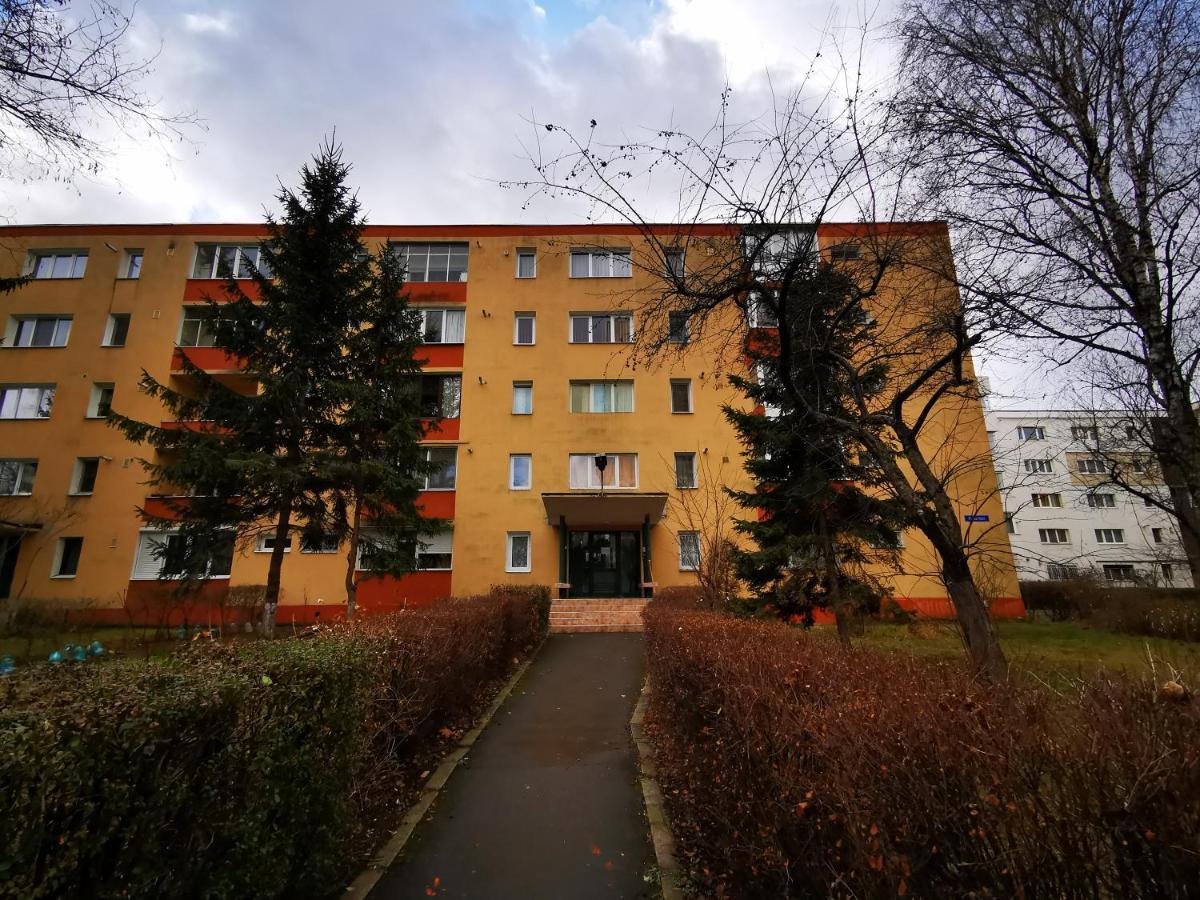 Appartement Garsoniera Flamingo Garii 4 à Braşov Extérieur photo